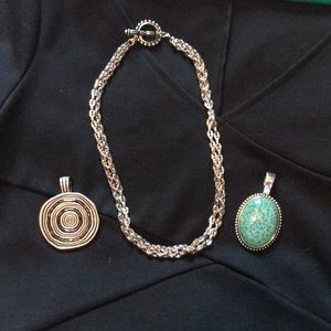 Necklace with two interchangeable pendants